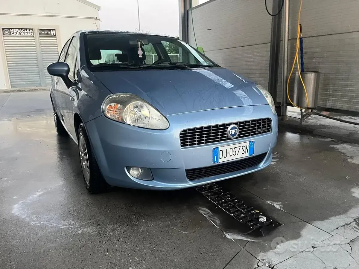 Usata Fiat Grande Punto 75 CV (55 kW) 2007 Bluazzurro Utilitaria