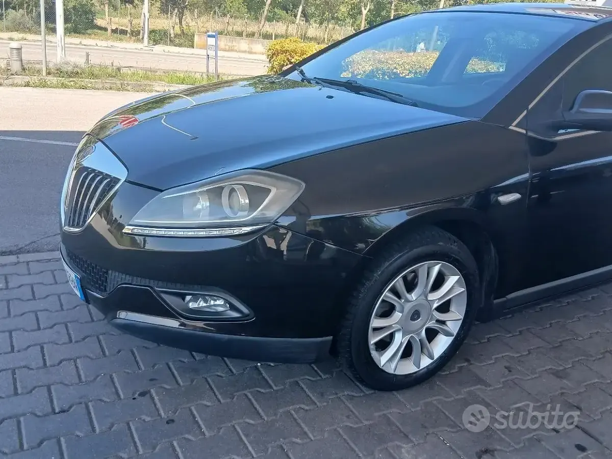 Usata Lancia Delta Gold 105 CV (77 kW) 2011 Nero Utilitaria