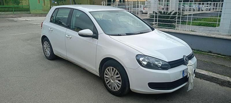 Usata VW Golf VI 80 CV (58 kW) 2011 Bianco Utilitaria