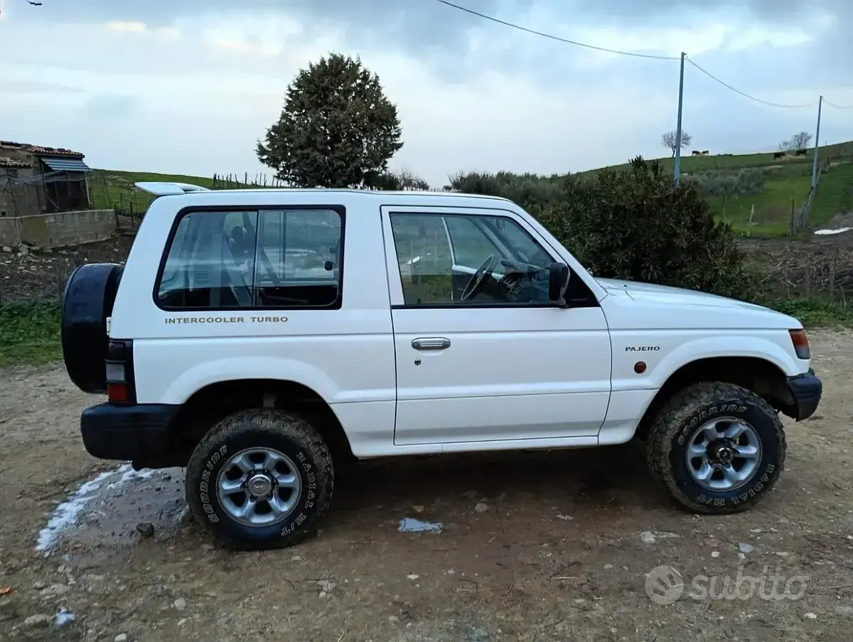 Usata Mitsubishi Pajero 100 CV (73 kW) 1997 Bianco SUV