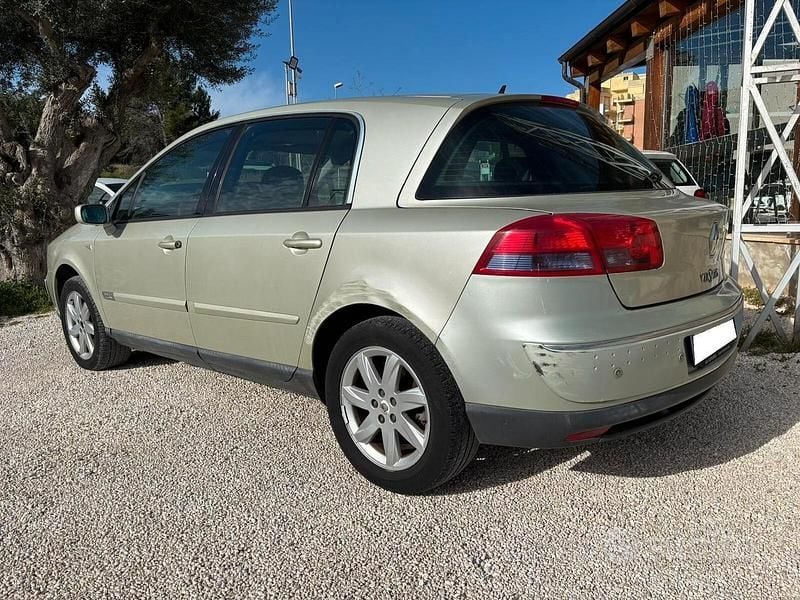 Usata Renault Vel Satis 150 CV (110 kW) 2004 Grigio Utilitaria