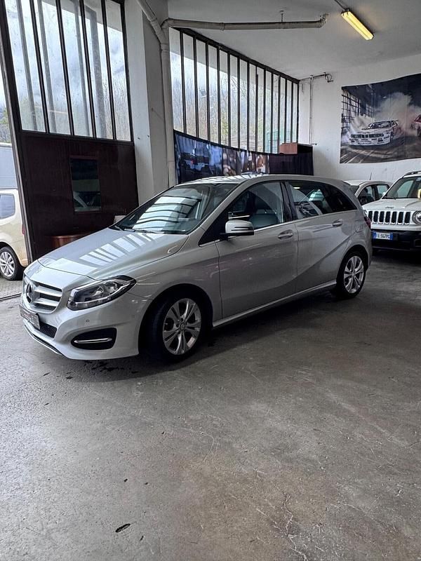 Usata Mercedes B180 108 CV (79 kW) 2015 Argento Utilitaria