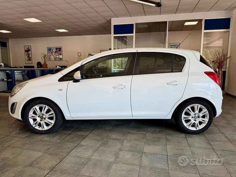 Usata Opel Corsa Cosmo 95 CV (69 kW) 2011 Bianco Utilitaria