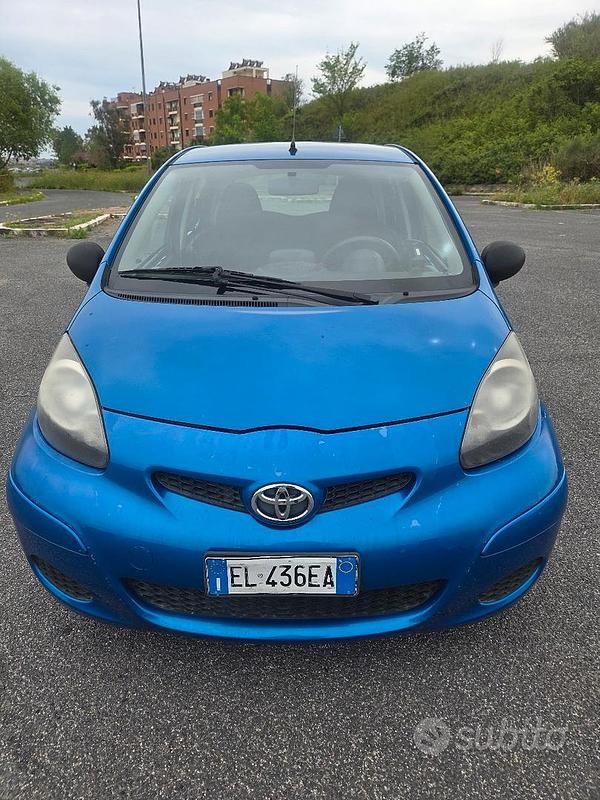 Usata Toyota Aygo Connect Style 68 CV (50 kW) 2012 Blu Utilitaria