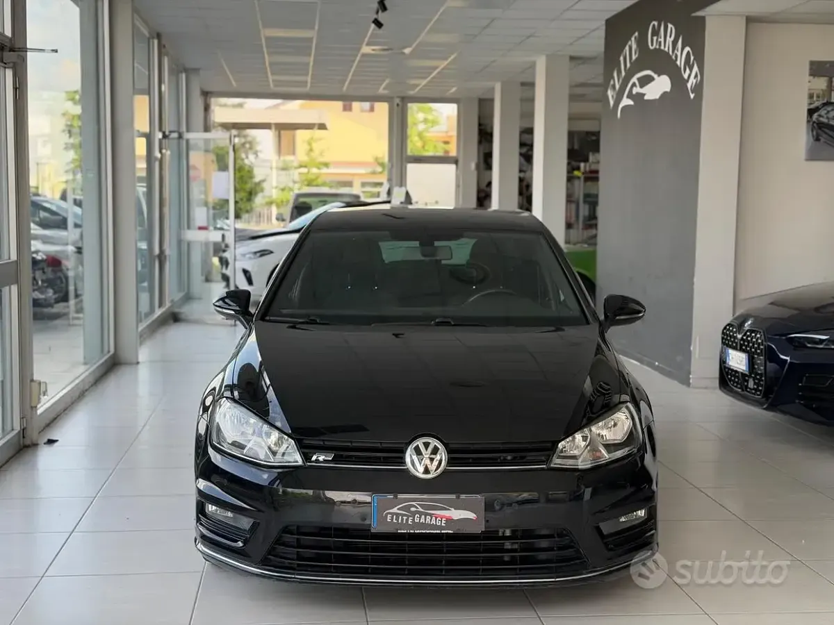 Second-hand VW Golf VII R-line 110 CP (80 kW) 2017 Negru Berlinǎ