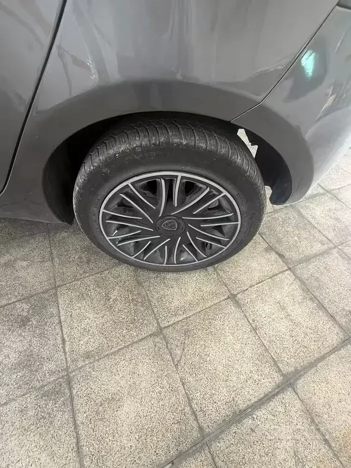 Usata Lancia Ypsilon 95 CV (69 kW) 2018 Grigio Utilitaria