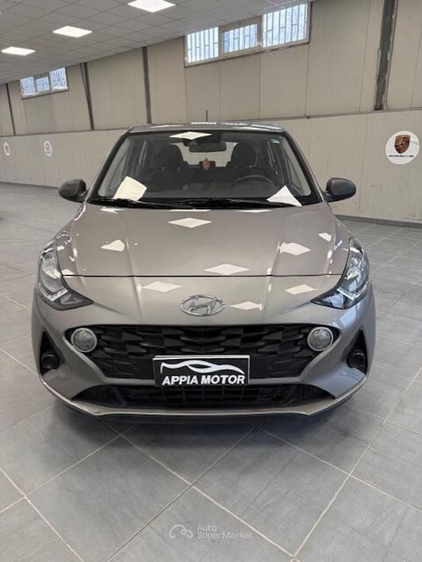 Usata Hyundai i10 67 CV (49 kW) 2022 Gray Utilitaria