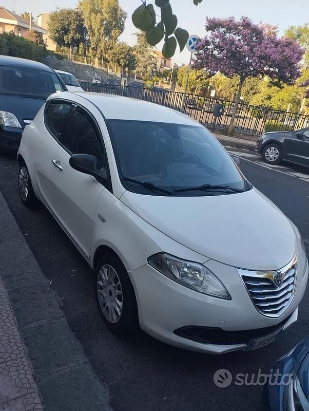 Usata Lancia Ypsilon 95 CV (69 kW) 2015 Utilitaria