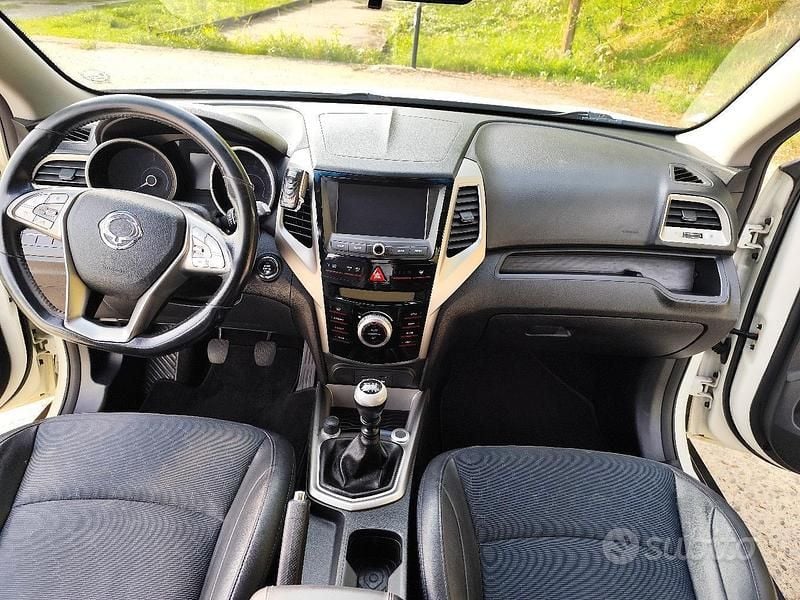 Usata Ssangyong (KGM) Tivoli 128 CV (94 kW) 2016 Bianco SUV