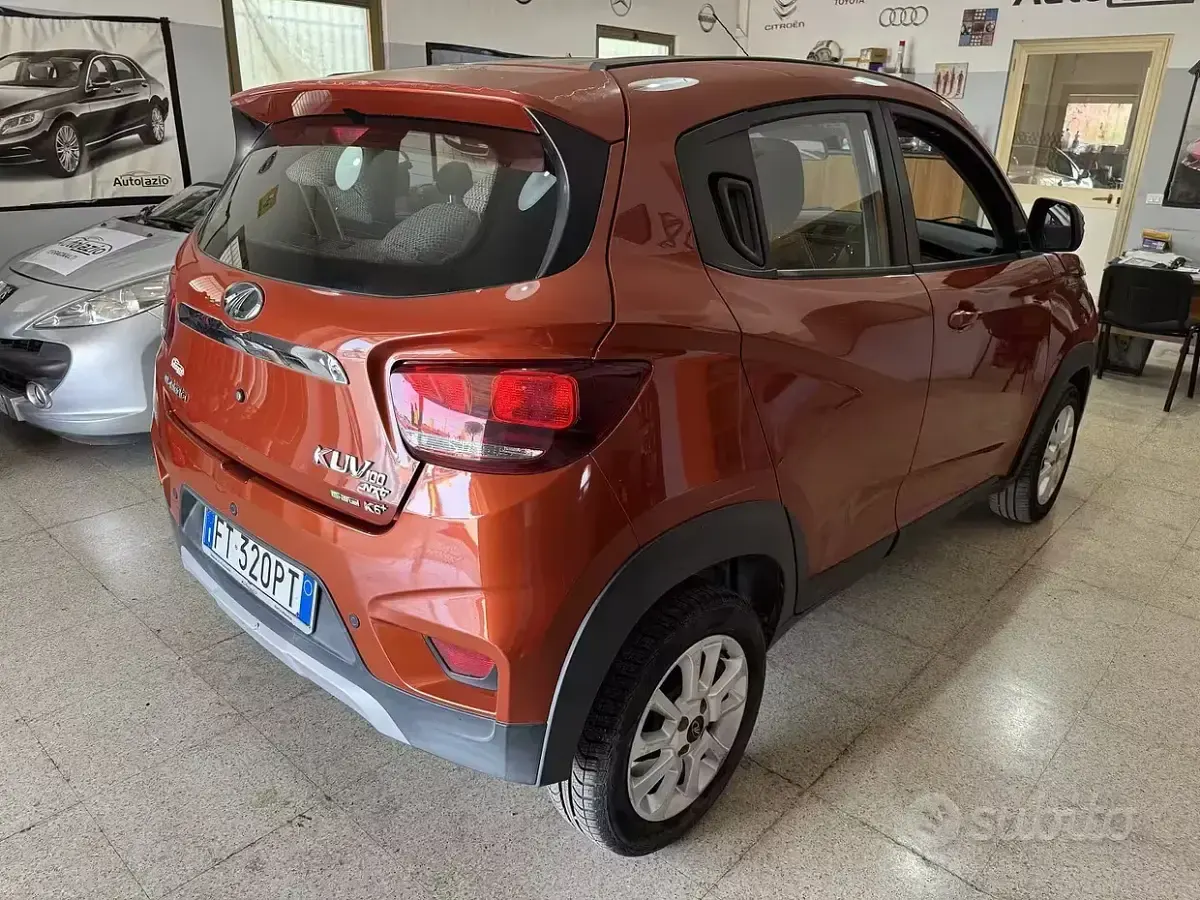 Usata Mahindra KUV100 83 CV (61 kW) 2019 Rosso SUV