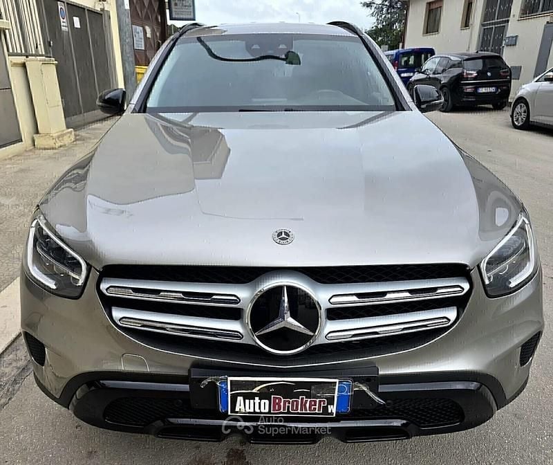 Usata Mercedes GLC300e Business 211 CV (155 kW) 2021 Bronzo SUV