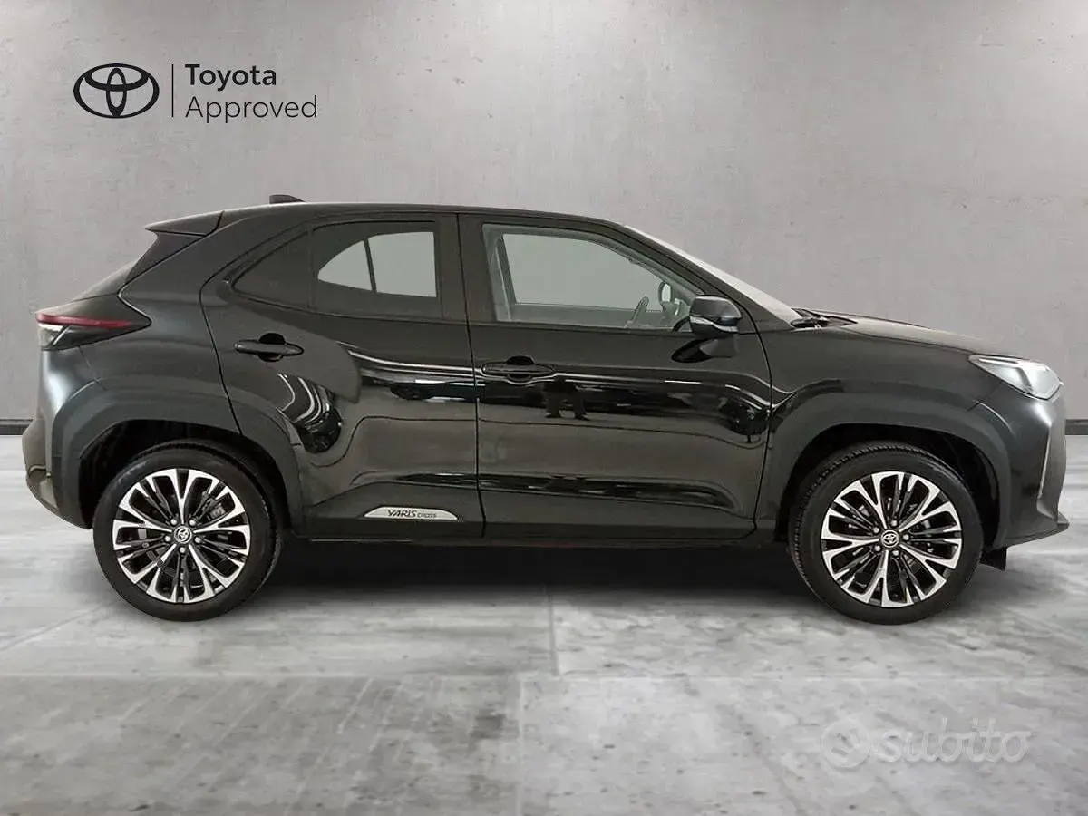 Usata Toyota Yaris Cross Lounge 116 CV (85 kW) 2022 Nero SUV