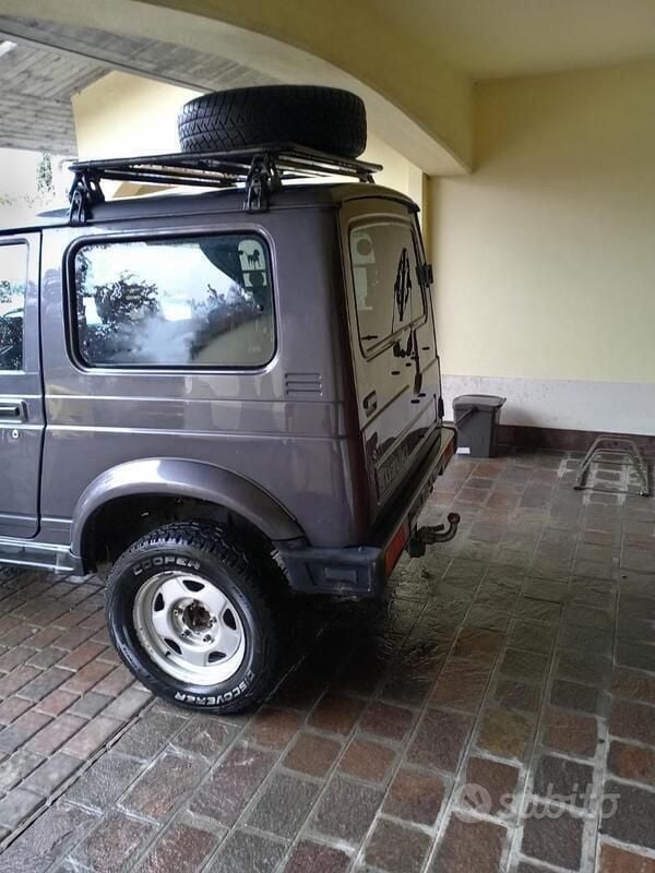 Grigio Usata 1996 Suzuki Samurai SUV | 7500 € (Buon prezzo) - Immagine 1/4
