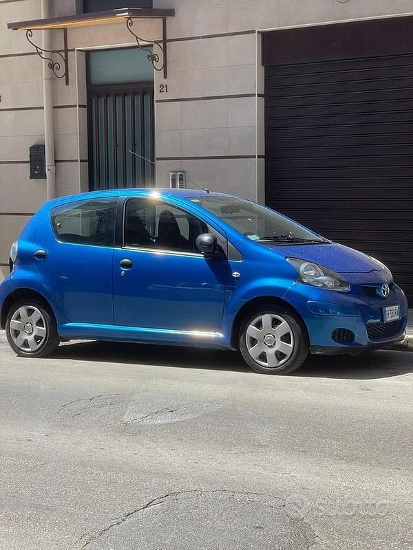 Usata Toyota Aygo 2011 Blu Utilitaria