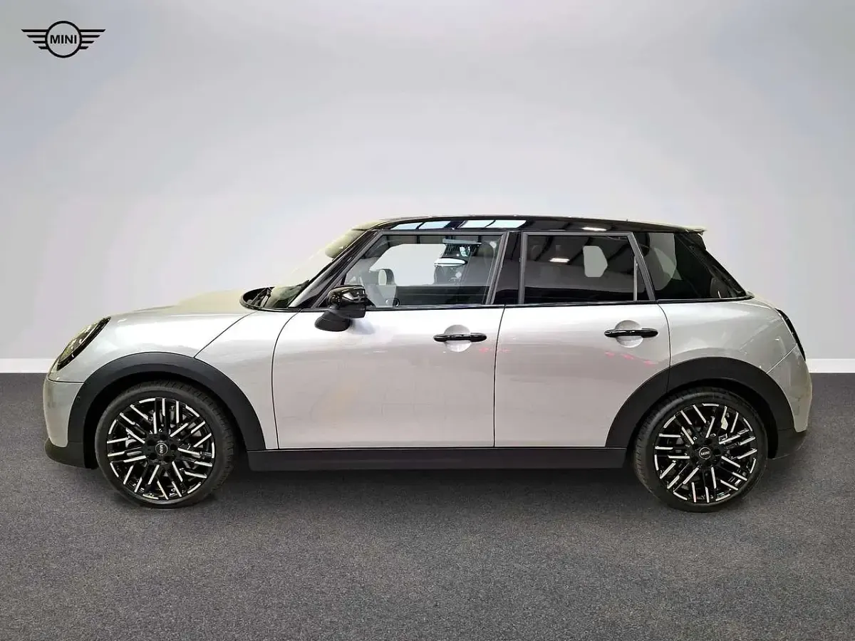 Nuova Mini Cooper Favoured 150 kW (204 CV) 2025 Grigio Utilitaria