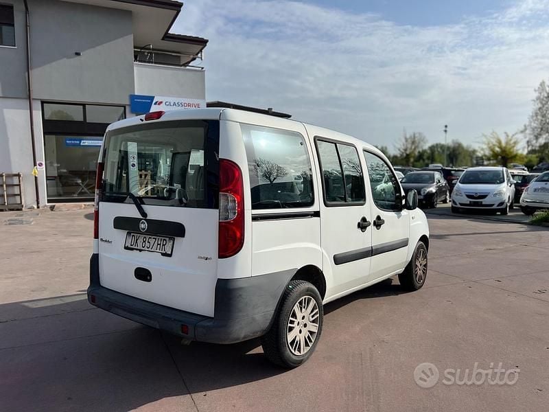 Käytetty Fiat Doblò Dynamic 105 HP (77 kW) 2007 Valkoinen Tila-auto