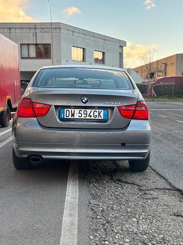 Usata BMW 320 177 CV (130 kW) 2010 Grigio Berlina