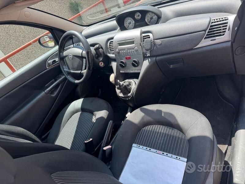 Usata Lancia Ypsilon 60 CV (44 kW) 2009 Nero Utilitaria