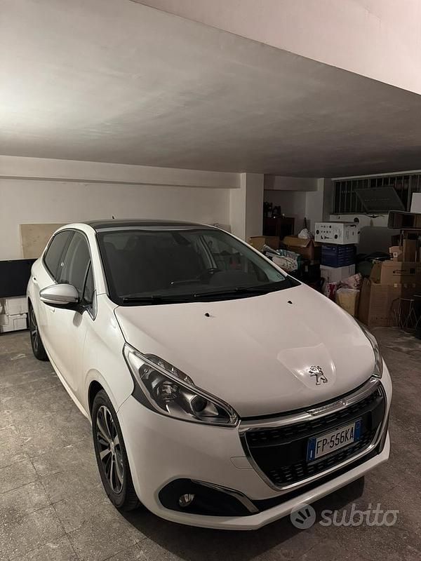 Usata Peugeot 208 82 CV (60 kW) 2018 Bianco Utilitaria