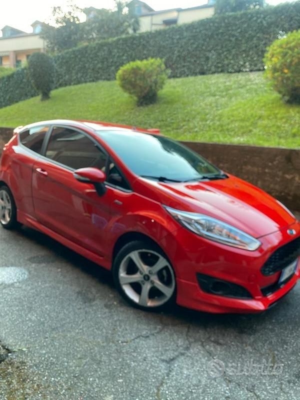 Usata Ford Fiesta ST-Line 95 CV (69 kW) 2016 Rosso Utilitaria