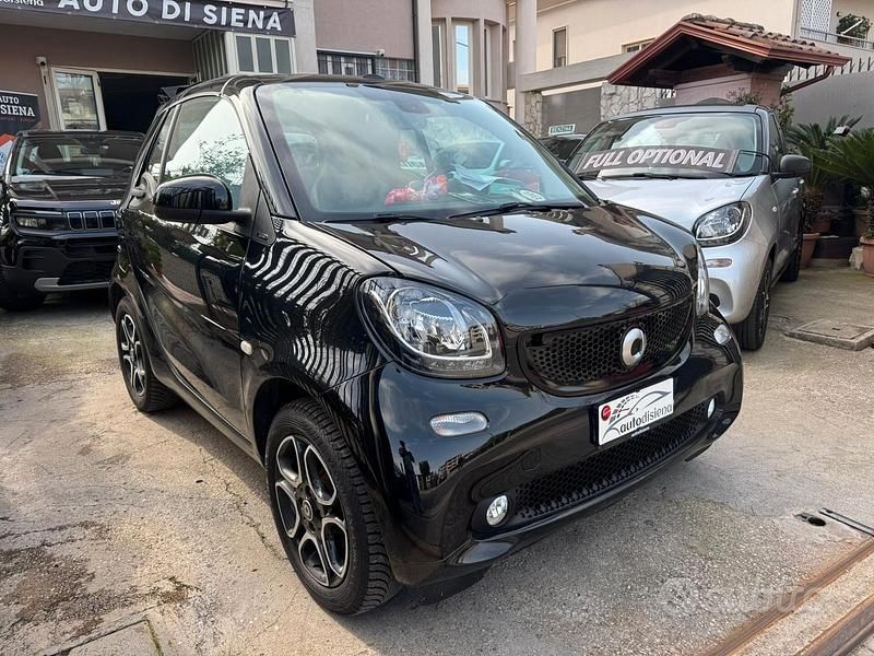 Begagnad Smart ForTwo Cabrio Prime 71 HK (52 kW) 2018 Svart Cab
