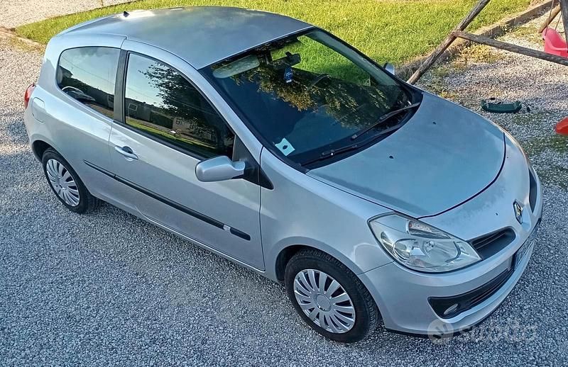 Usata Renault Clio II 75 CV (55 kW) 2008 Grigio Utilitaria