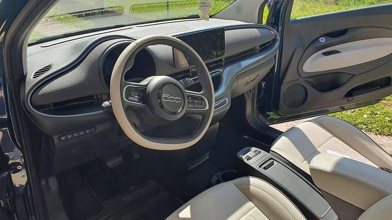 Usata Fiat 500e La Prima 42 kW (58 CV) 2021 Blu/azzurro Utilitaria