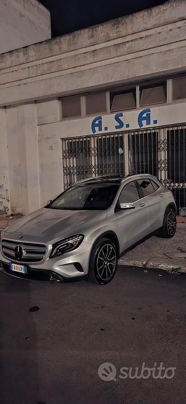 Usata Mercedes GLA220 177 CV (130 kW) 2015 Grigio SUV