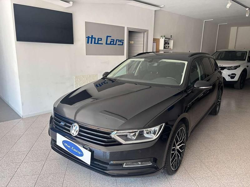Usata VW Passat R-line 120 CV (88 kW) 2018 Nero Station wagon