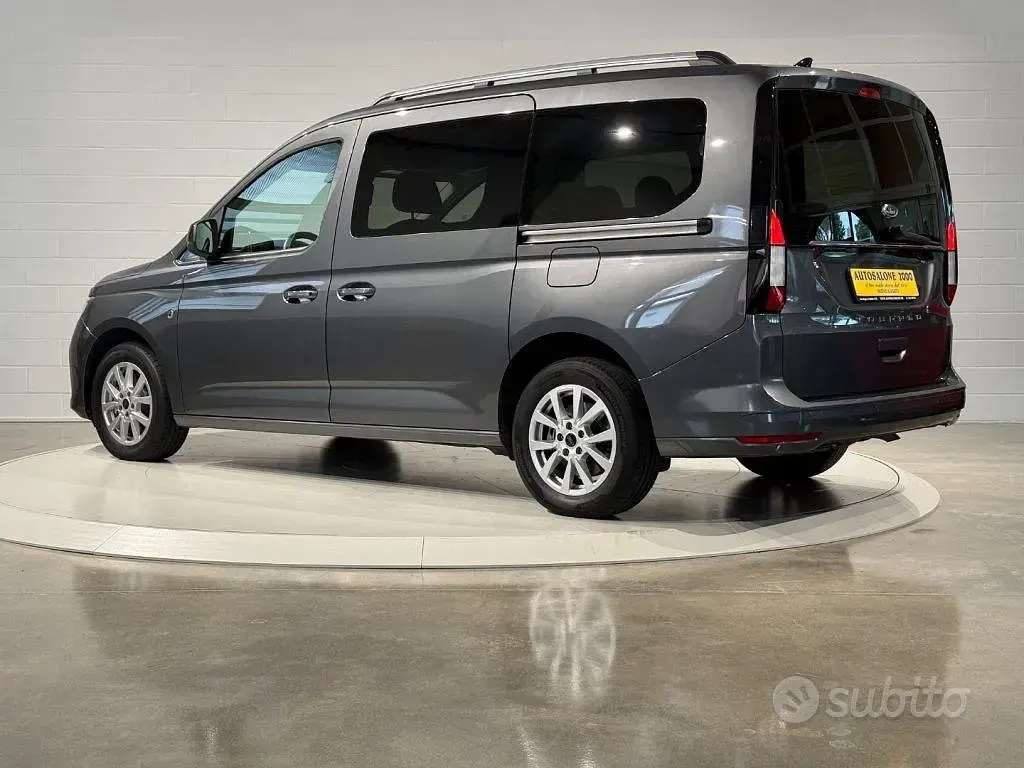 Usata Ford Tourneo Connect Titanium 114 CV (83 kW) 2023 Grigio Monovolume