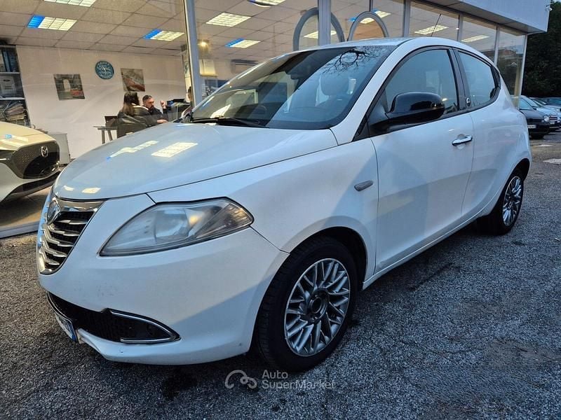 Usata Lancia Ypsilon Silver 69 CV (50 kW) 2012 Bianco Utilitaria