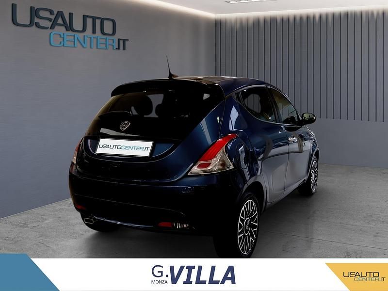 Usata Lancia Ypsilon Gold 70 CV (51 kW) 2022 Nero Utilitaria