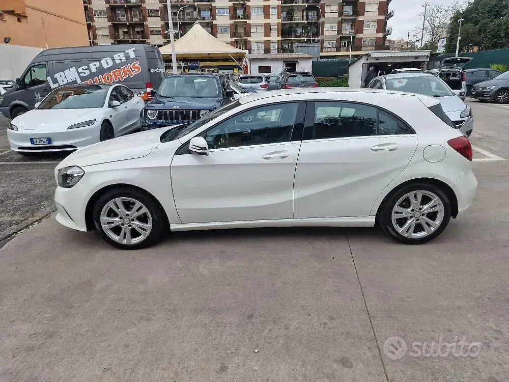 Usata Mercedes A180 Premium 109 CV (80 kW) 2016 Bianco Utilitaria