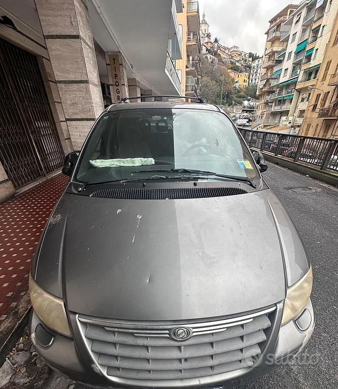 Usata Chrysler Grand Voyager 150 CV (110 kW) 2007 Grigio Monovolume