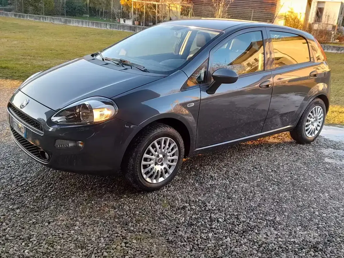 Usata Fiat Grande Punto 120 CV (88 kW) 2016 Grigio Utilitaria