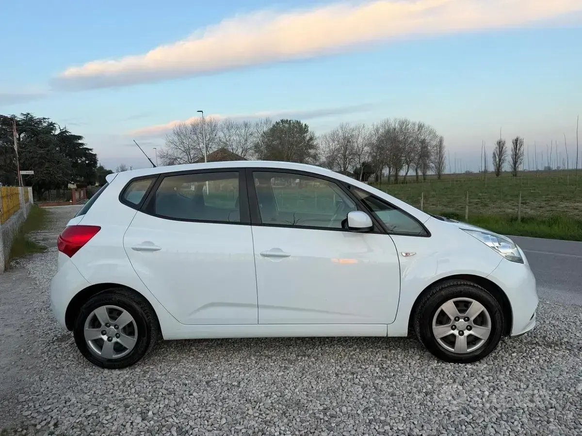 Usado Kia Venga 90 CV (66 kW) 2016 Blanco Utilitario
