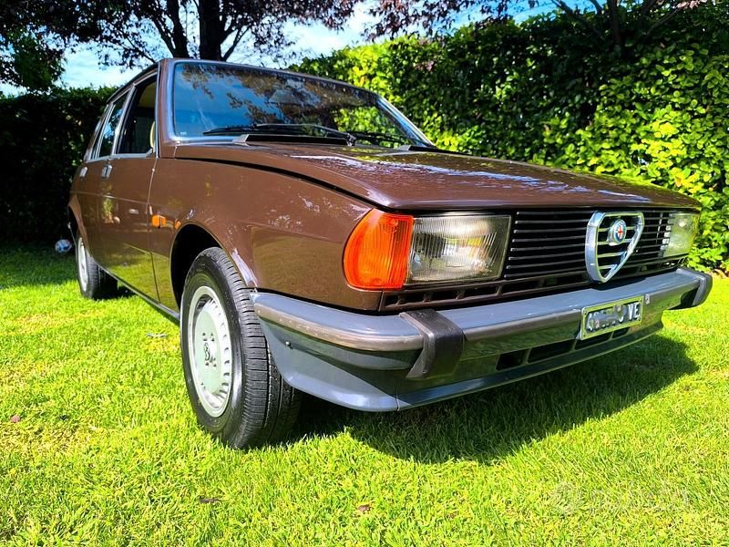 Usata Alfa Romeo Giulietta 122 CV (89 kW) 1980 Marrone Utilitaria