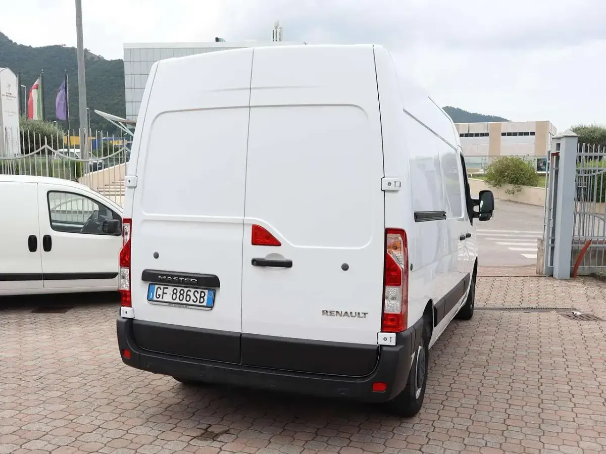 Usata Renault Master 135 CV (99 kW) 2021 Bianco Monovolume