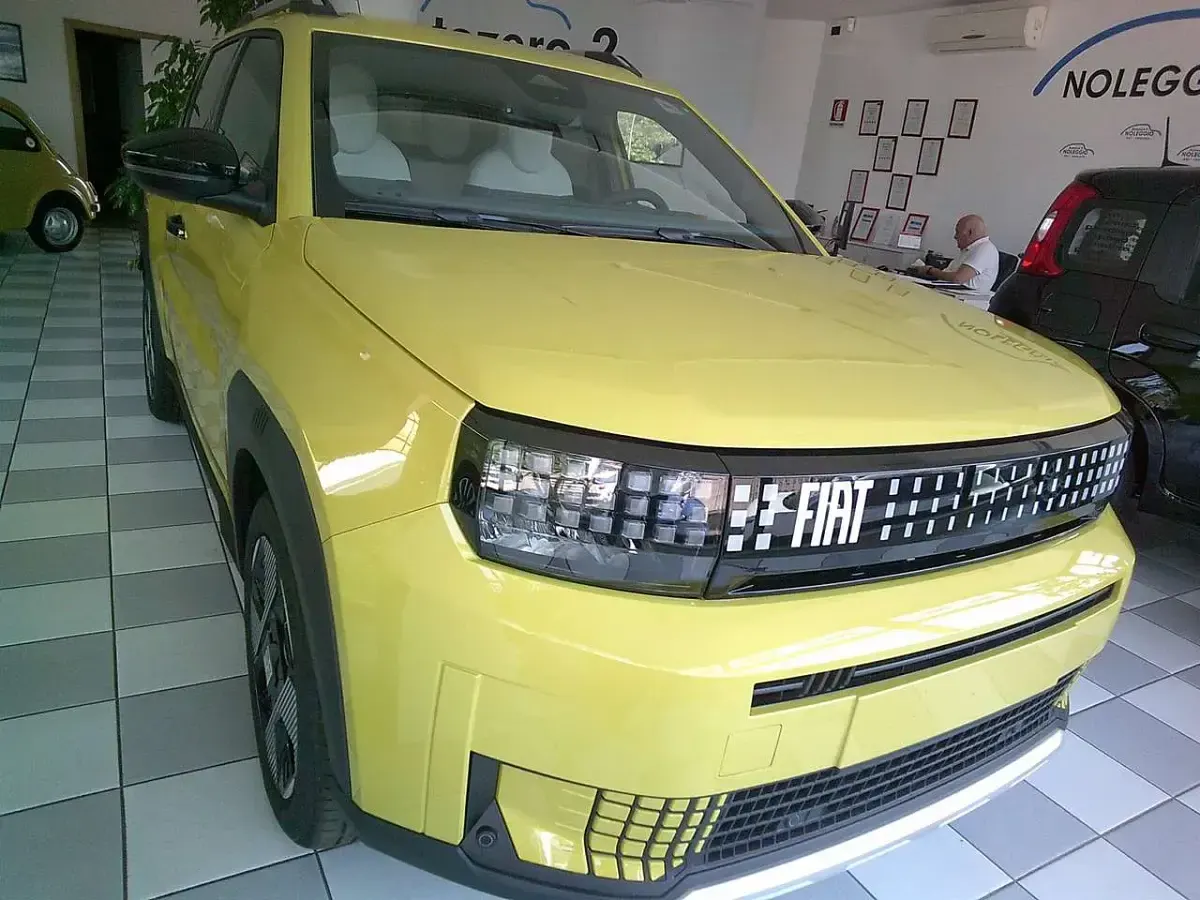 Nuova Fiat Grande Panda La Prima 110 CV (80 kW) 2026 Giallo limone Utilitaria