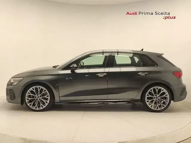 Usata Audi RS3 Sportback Comfort 400 CV (294 kW) 2023 Grigio daytona perla Utilitaria