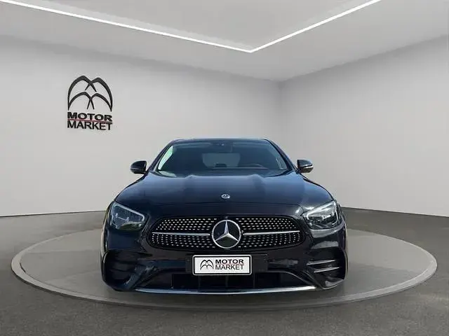 Usata Mercedes E300 Premium Plus 194 CV (142 kW) 2022 Nero / black Berlina