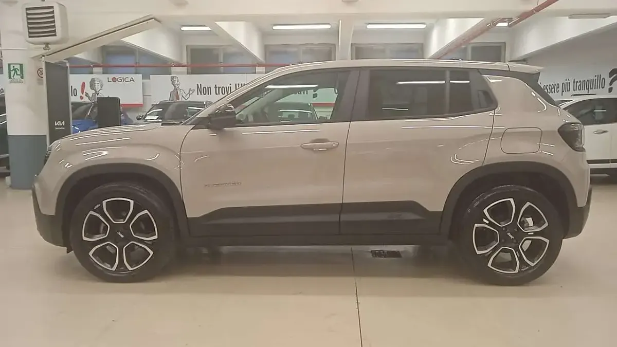 Usata Jeep Avenger Summit 101 CV (74 kW) 2025 Stone SUV