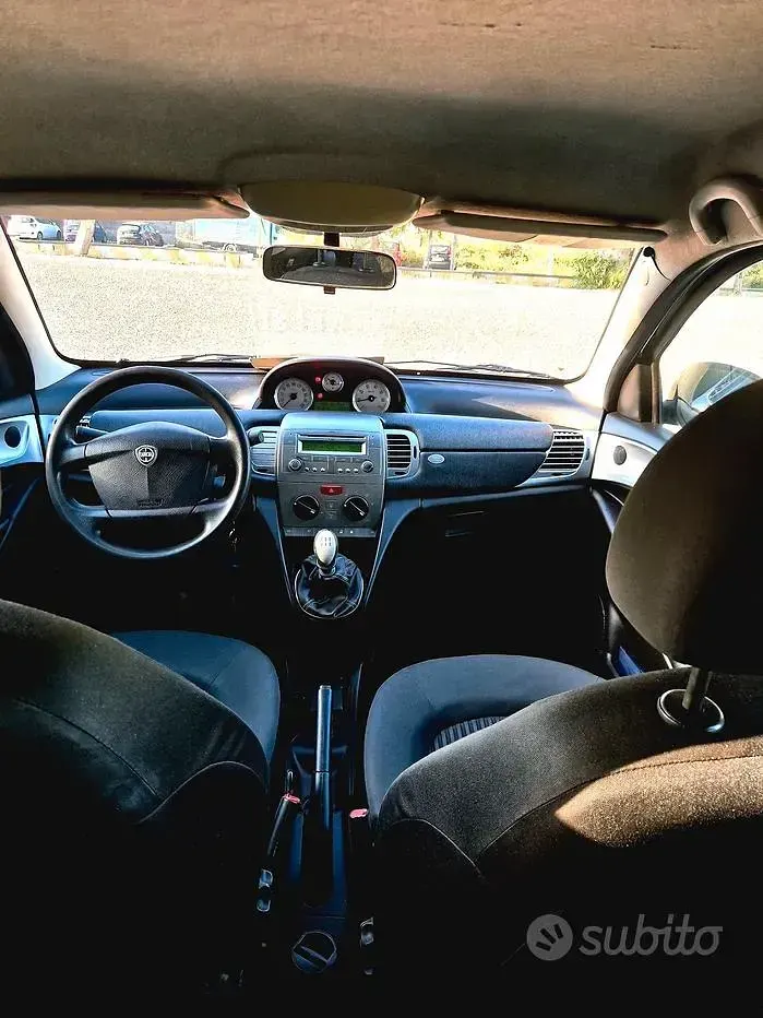 Usata Lancia Ypsilon 69 CV (50 kW) 2010 Nero Utilitaria
