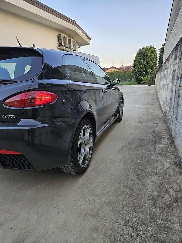 Usata Alfa Romeo 147 GTA 252 CV (185 kW) 2005 Utilitaria