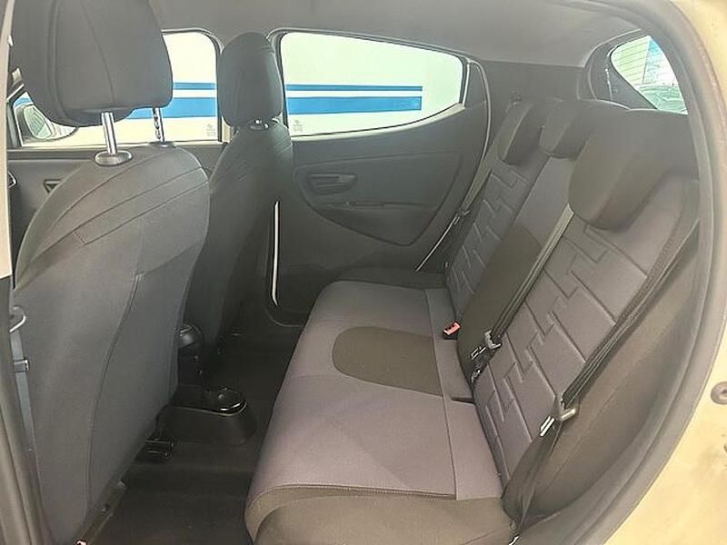 Usata Lancia Ypsilon Gold 69 CV (50 kW) 2024 Bianco Utilitaria