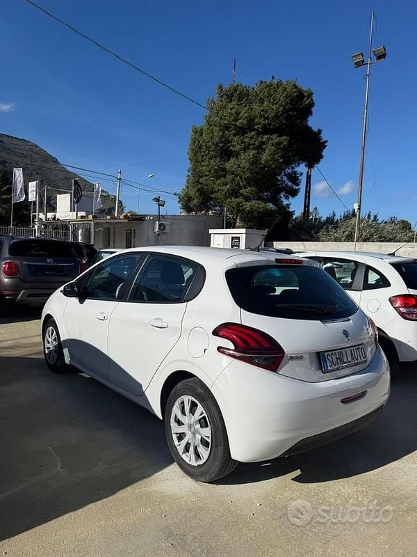 Usata Peugeot 208 GT-line 101 CV (74 kW) 2020 Bianco Utilitaria