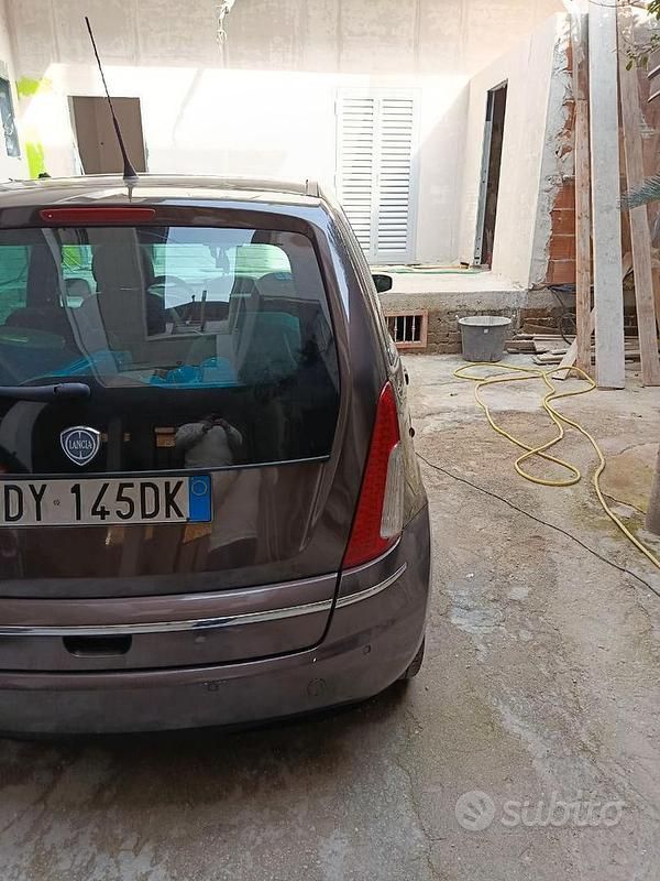 Usata Lancia Musa 95 CV (69 kW) 2007 Marrone Monovolume