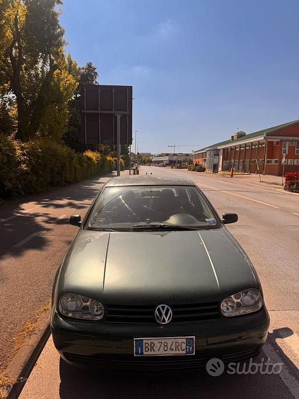 Usata VW Golf IV 130 CV (95 kW) 2000 Verde Berlina