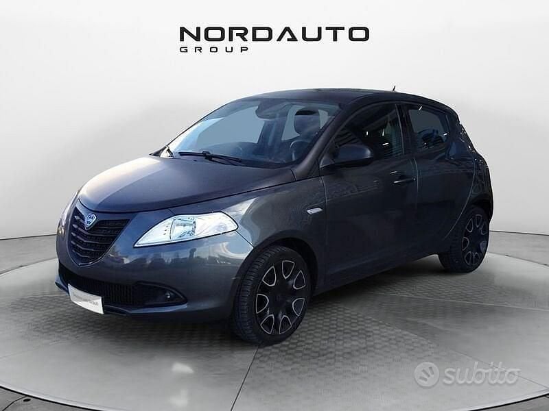 Usata Lancia Ypsilon S 69 CV (50 kW) 2014 Grigio Utilitaria