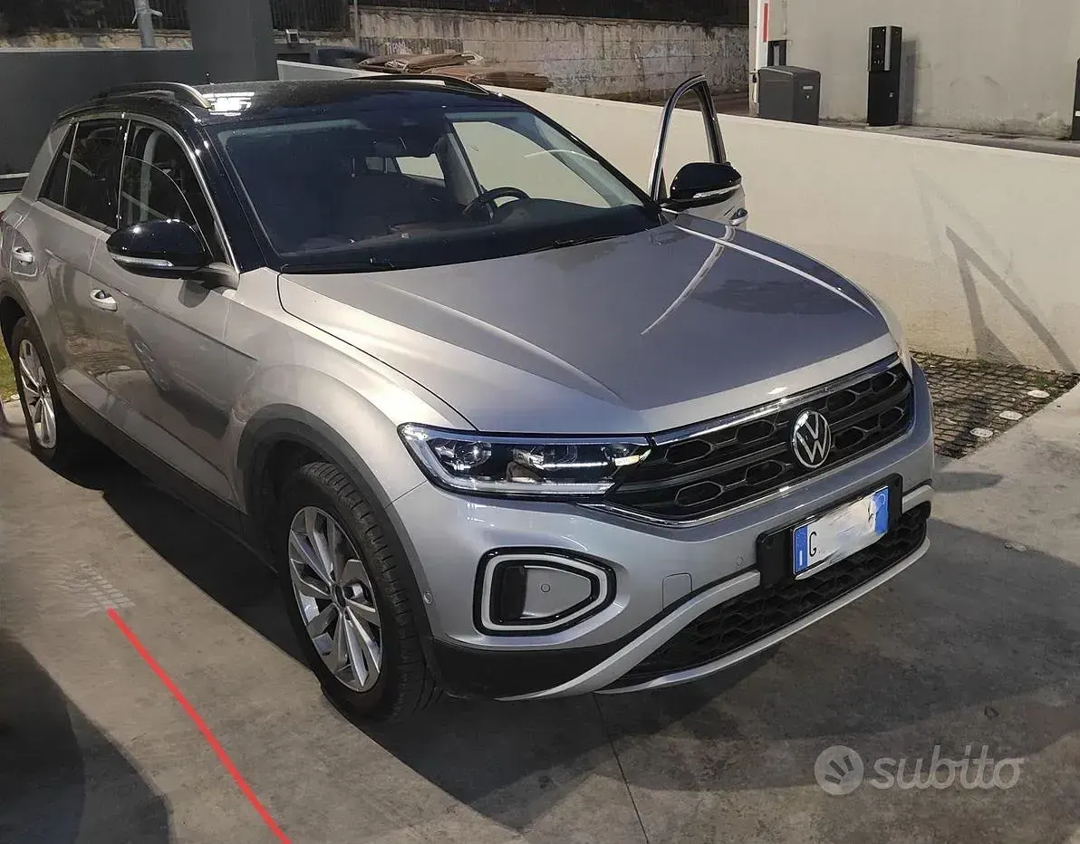 Usata VW T-Roc Edition 116 CV (85 kW) 2024 Grigio SUV